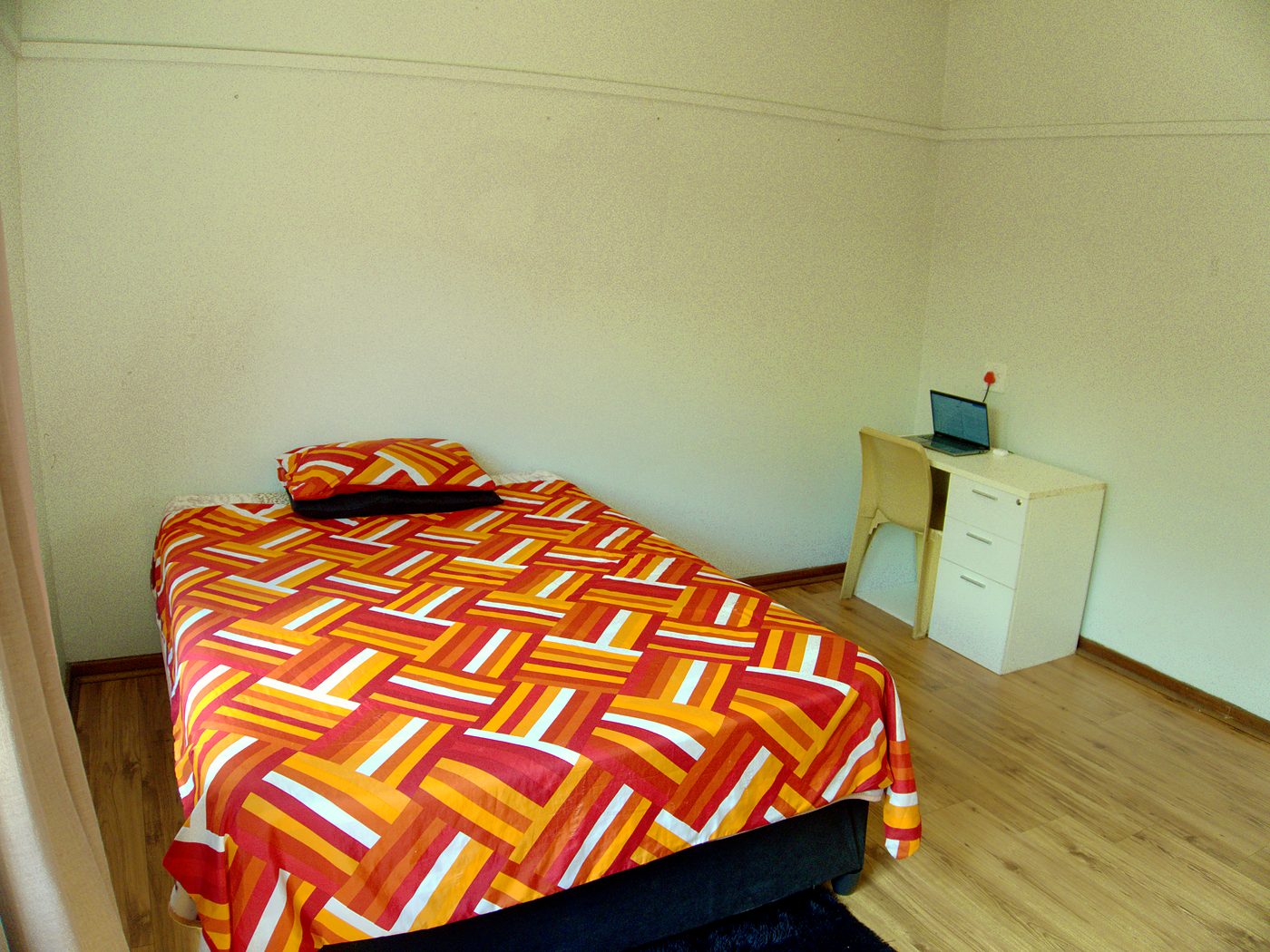 Room 8 at @270 Hay