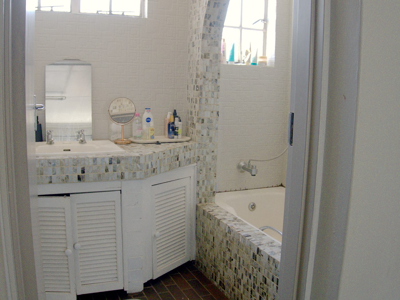 Room 6 at @231 William